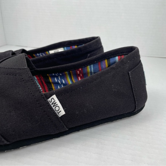 TOMS Classic Canvas Shoes Men’s Size 8.5 Black Slip on  Casual Travel Everyday - Picture 2 of 12